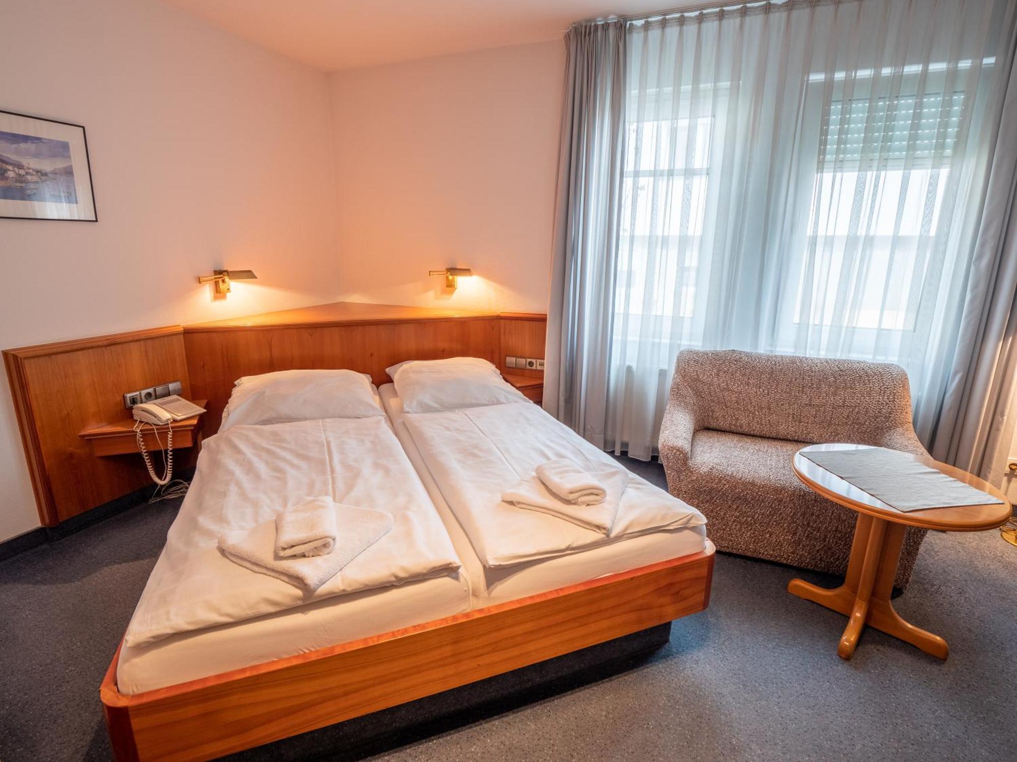 Hotel Pflum Mit Gaestehaus Nuertingen Værelse billede